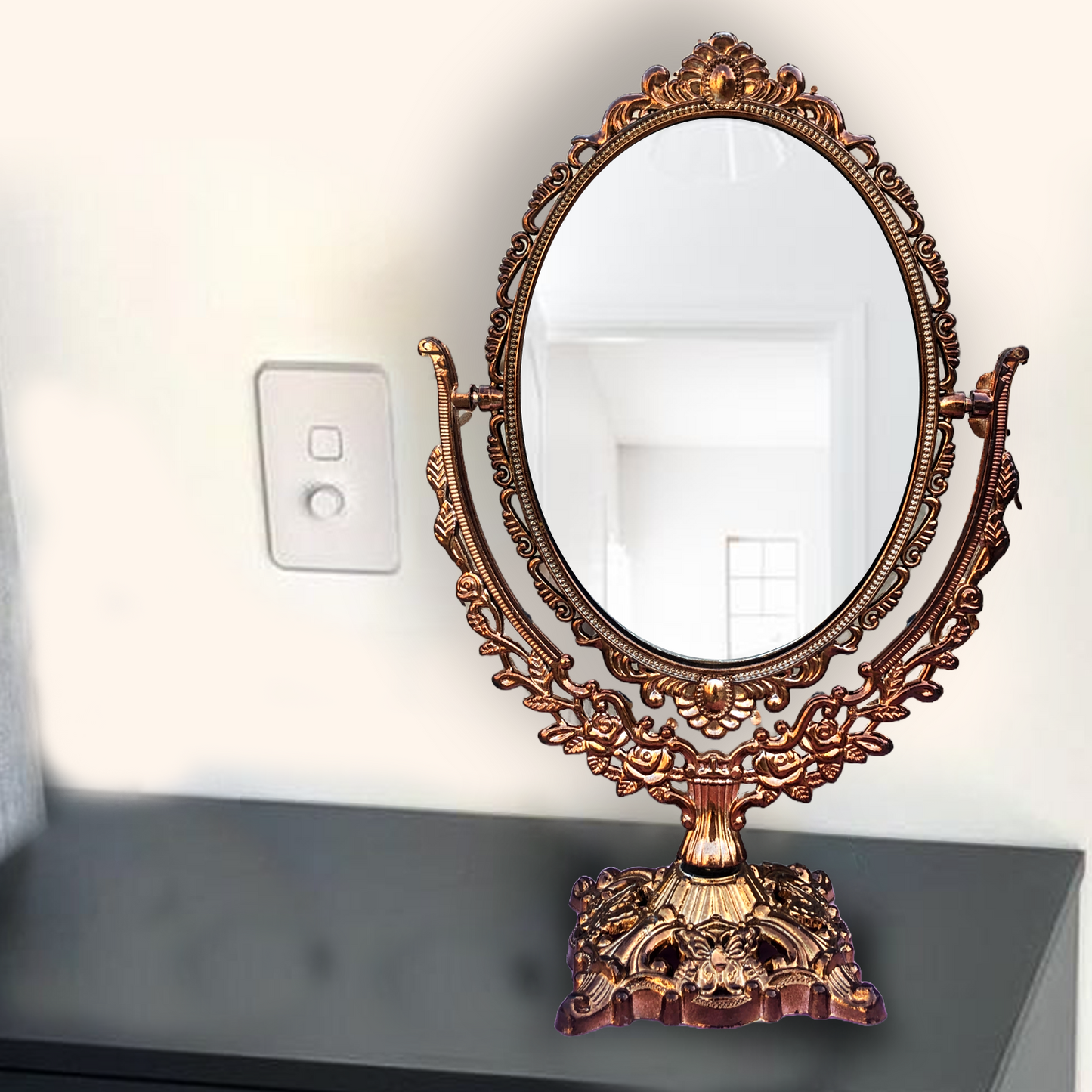 Retro beauty mirror in the European style Beautiful princess mirror with a circle shape dressing mirror in the dorm bedroom mirror