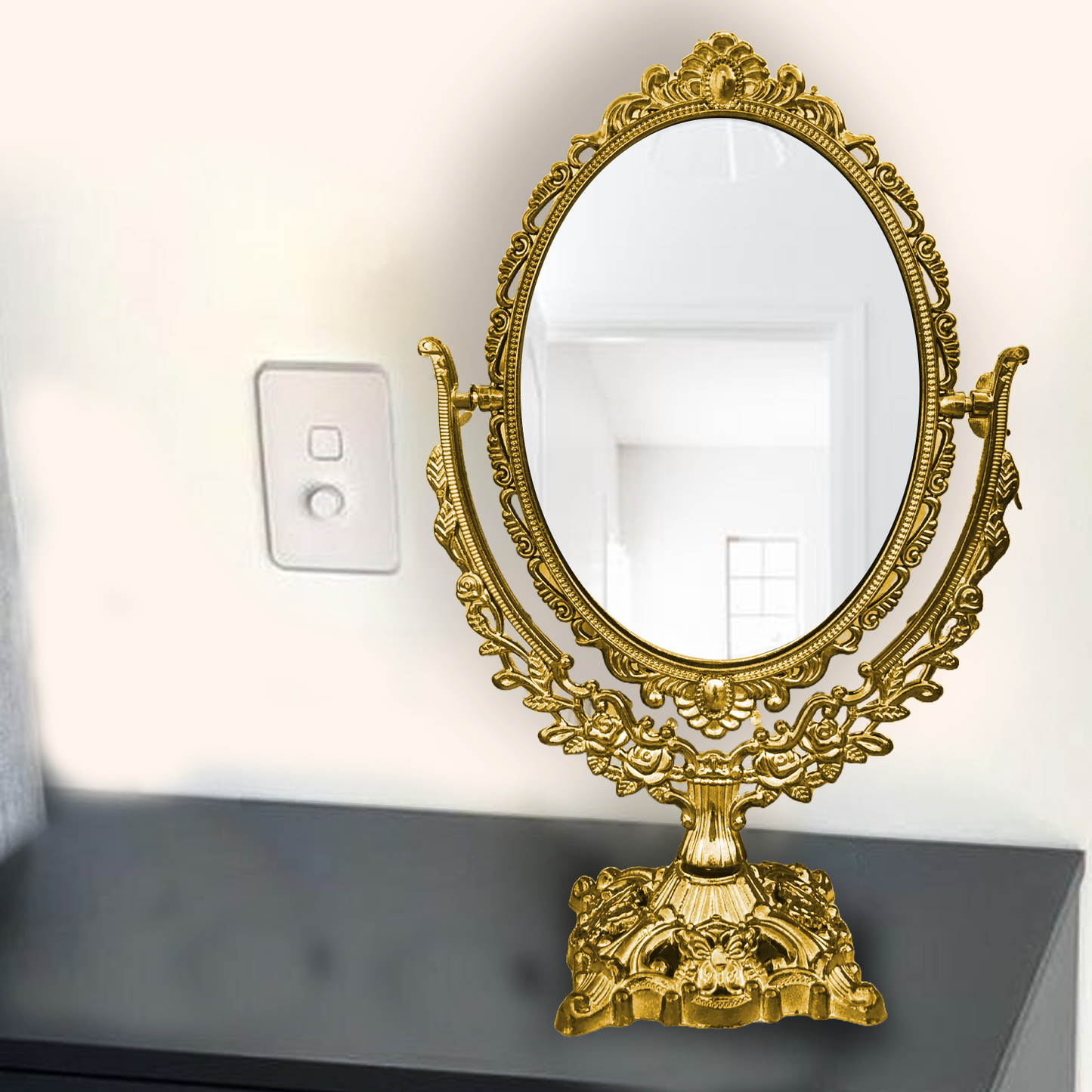 Retro beauty mirror in the European style Beautiful princess mirror with a circle shape dressing mirror in the dorm bedroom mirror